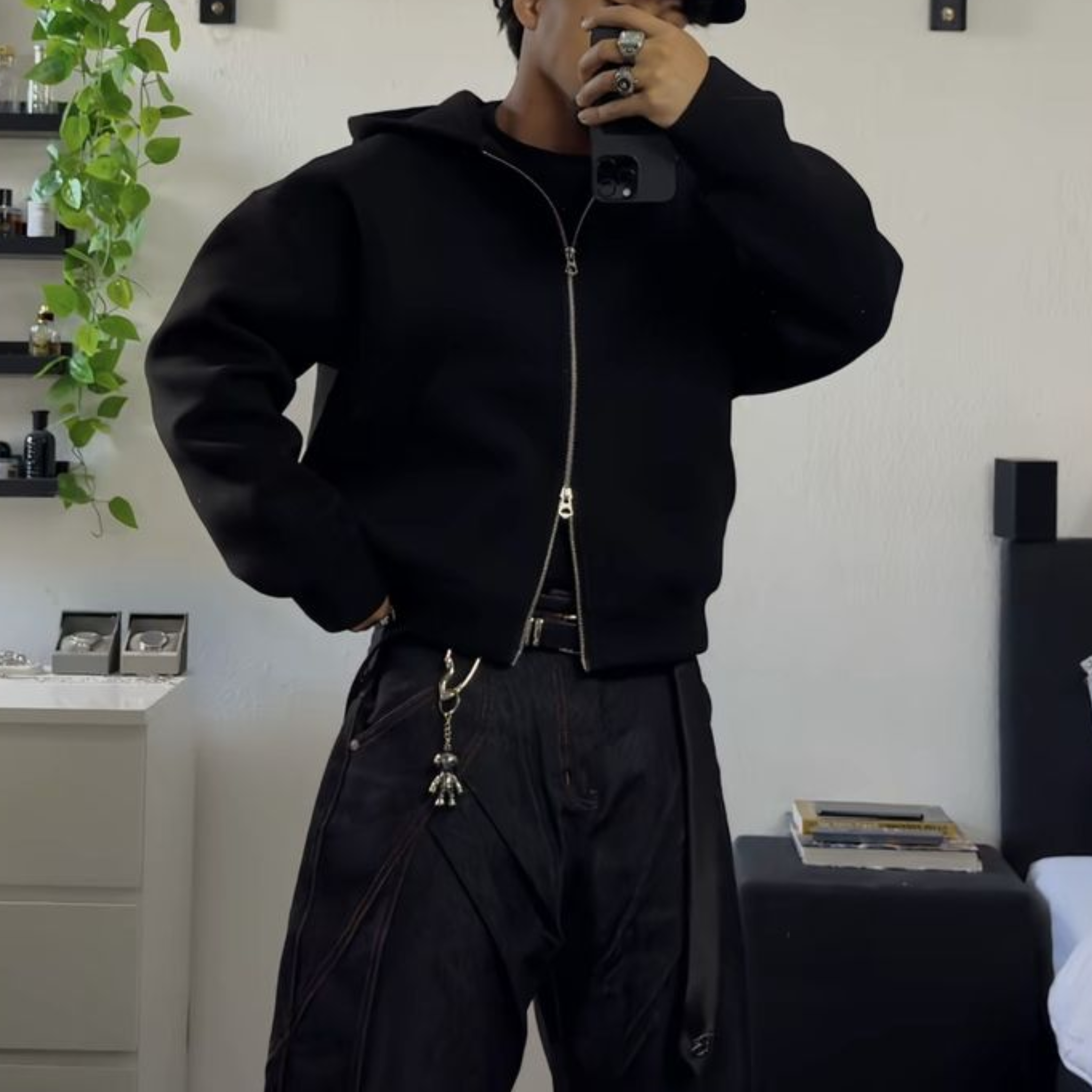 COZY ZIPPED HOODIE - BLACK
